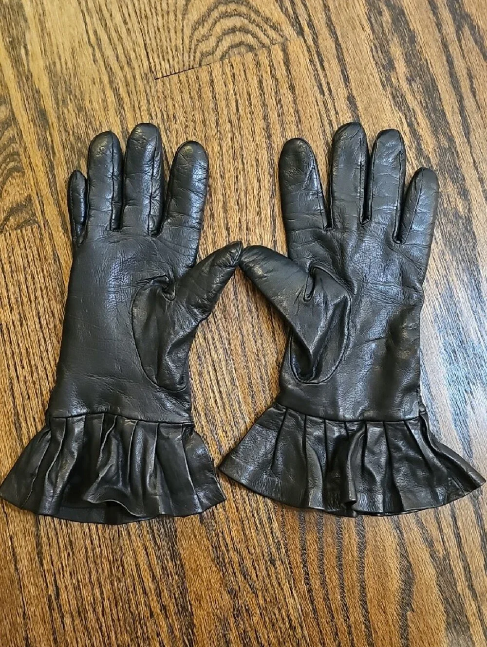 Fratelli Forino Women’s Black Leather Ruffle Cuff Gloves Made In Italy